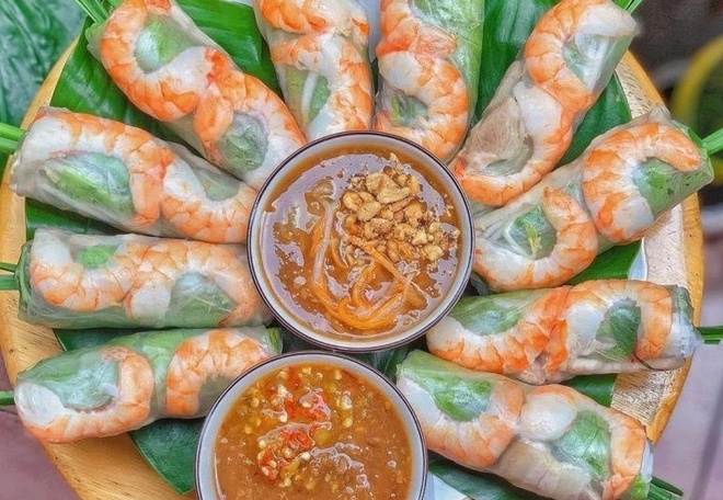 Gọi tên 6 món ăn kèm khi uống sake - Gỏi cuốn