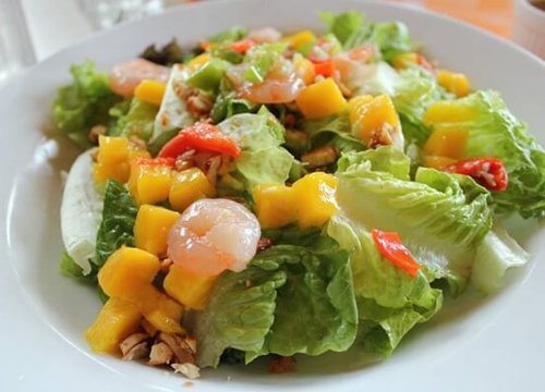 Gọi tên 6 món ăn kèm khi uống sake - Salad rau củ