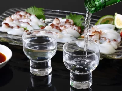 Dùng rượu sake nấu ăn có phải 1 gia vị?