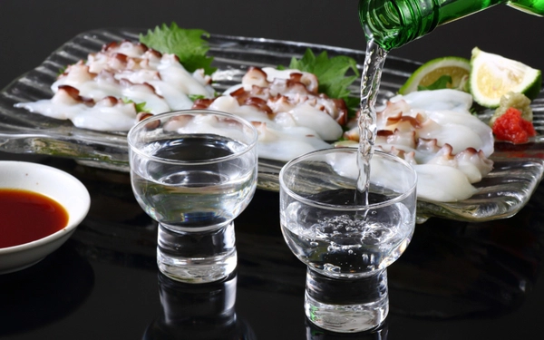 Dùng rượu sake nấu ăn có phải 1 gia vị