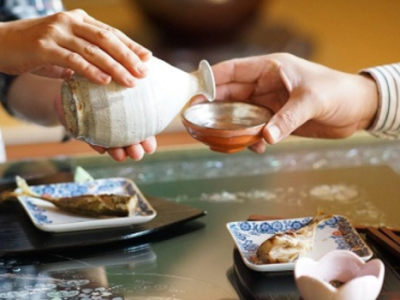 Cách uống rượu sake ngon đúng điệu